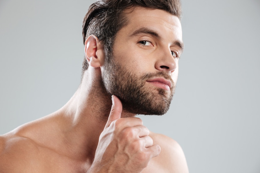 Diseño de barba con implante folículo a folículo